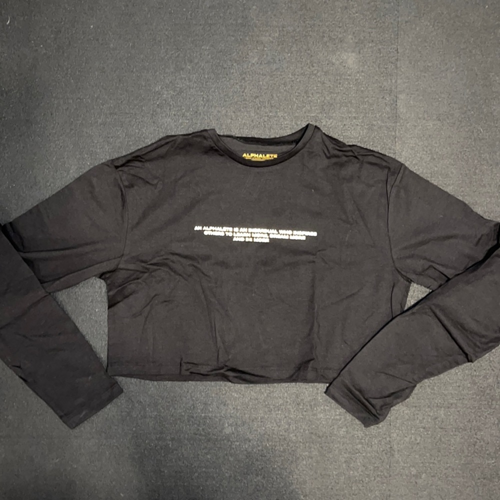 Alphalete Crop Long Sleeve T-Shirt. Medium. Black. New. Never worn